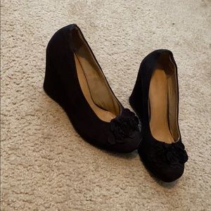 Black wedges with rose on toe